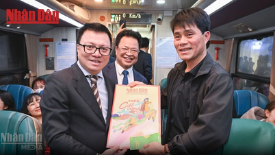[Video] Celebrating the Year of the Horse on the "Happiness Train" - a unique New Year's Eve experience