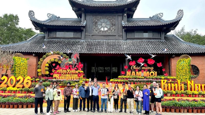 Ninh Binh سیاحت ہلچل مچا رہی ہے کیونکہ یہ سال کے پہلے مہمانوں کا خیر مقدم کرتا ہے۔