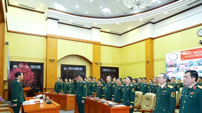 Jeneral Nguyen Tan Cuong mempengerusikan mesyuarat musim bunga pertama seluruh tentera.
