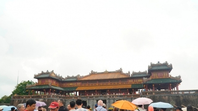 Hue: Tausende Touristen besuchen am ersten Tag des chinesischen Neujahrs (Jahr des Pferdes 2026) die Kaiserliche Zitadelle.