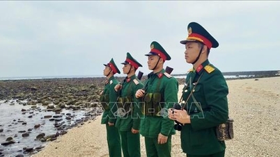 Les vacances du Têt d'un soldat en plein océan.