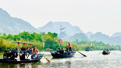 Khoảng 4.500 lượt khách đến chùa Hương vào mùng 1 Tết Bính Ngọ 2026