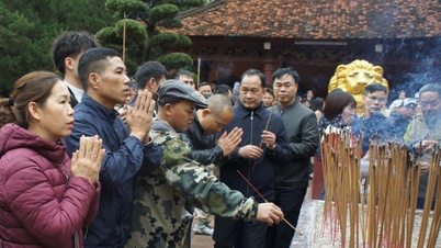 Pada hari pertama Tahun Baru Imlek, Pagoda Huong menyambut sekitar 4.500 peziarah.