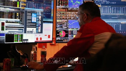 Acțiunile americane au crescut ușor datorită revenirii acțiunilor din domeniul tehnologiei și al serviciilor financiare.