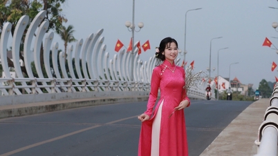 O concurso "Cores da Primavera - O Gracioso Ao Dai das Mulheres de Tay Ninh" está a todo vapor.