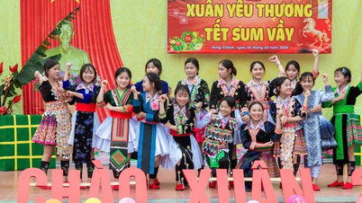 Lente in het dorp Hung Khanh Hmong