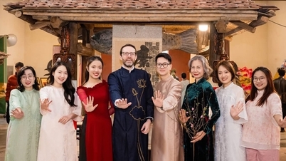 The British Ambassador sent a New Year's greeting message for the Year of the Horse to the people of Vietnam.