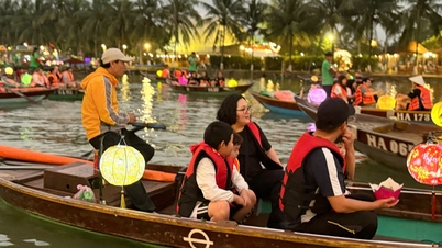 International visitors are continuously breaking records, promising a breakthrough year for Vietnamese tourism.
