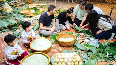 Experiencing Vietnamese Tet (Lunar New Year) for international tourists.