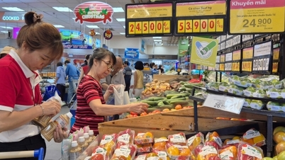 Deuxième jour du Nouvel An lunaire (Année du Cheval) : Le marché national des biens reprend vie.