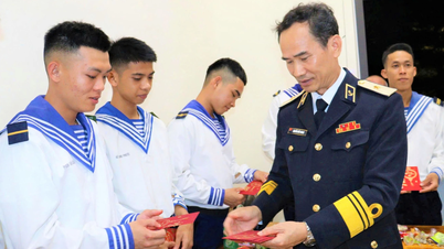 សាលា​កងទ័ពជើងទឹក​បានរៀបចំ​សកម្មភាព​ជាច្រើន​ដើម្បី​អបអរសាទរ​បុណ្យចូលឆ្នាំ​ចិន។