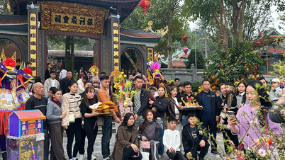 Wisata spiritual menarik pengunjung di awal tahun.