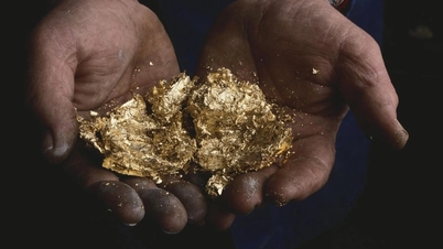 Why are there always two opposing sides when it comes to the price of gold?
