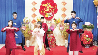 Masyarakat Vietnam di seluruh dunia merayakan Tahun Baru Imlek tradisional.