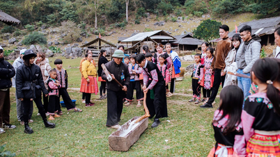 Hmong halkıyla geleneksel Ay Takvimi Yeni Yılı'nı kutlamak.