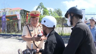 Het verkeerspolitiebureau van Tuy Phuoc voert patrouilles uit en handhaaft een strikte controle over het gebied langs deze belangrijke verkeersroute.