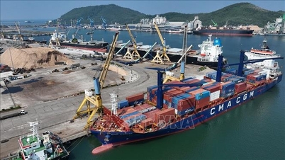 Se fac pregătiri pentru primirea unui petrolier foarte mare în portul Nghi Son.