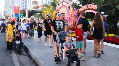 Nha Trang's beaches and islands are bustling in early spring, with group tours booming from after the 6th day of the Lunar New Year.