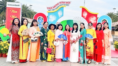 Ao Dai dan musim semi