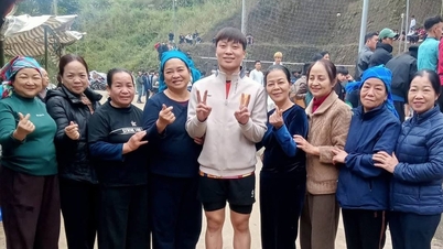Dang Thi Hong faz um retorno surpresa ao vôlei, cercada por fãs.