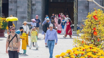Podczas sześciodniowego święta Tet Hue odwiedziło niemal 350 000 turystów, generując przychód w wysokości ponad 736 miliardów VND.