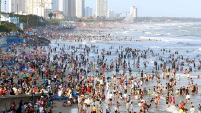 Vung Tau-stranden var fullpakket med folk, og mange hoteller var fullbooket på nyttårsdagen.