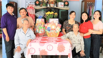 នៅពេលដែលយើងស្វាគមន៍និទាឃរដូវនេះ យើងចងចាំនិទាឃរដូវពីអតីតកាល។