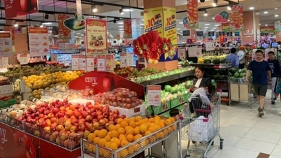 Pasaran pada hari ketiga Tet (Tahun Baru Cina) stabil, dengan bekalan barangan yang melimpah ruah.