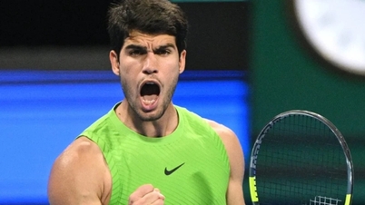 Alcaraz melakukan comeback yang spektakuler, Sinner tersingkir di perempat final Qatar Open 2026.
