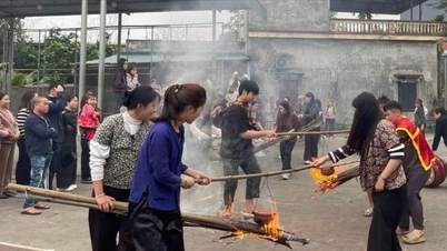 A Hoa Lac népi játékokon keresztül őrzi a vietnami Tet szellemét.