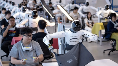 中国にある10,000平方メートルのロボットトレーニング工場の内部。