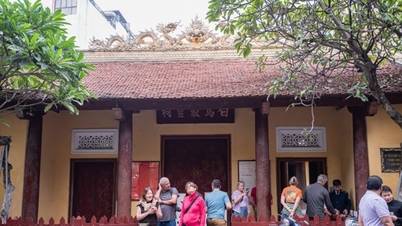 Hanoi: Oppdag det tusen år gamle Bach Ma-tempelet som vokter østsiden av den keiserlige byen.