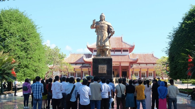 Pasukan kavaleri Tay Son selama pawai kilat Raja Quang Trung pada musim semi tahun 1789 (Tahun Ayam Jantan).