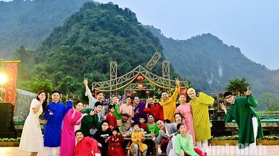 A spectacular live performance to welcome the New Year at Thung Nham Tourist Area.