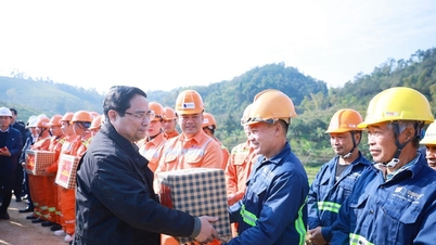 Primeiro-ministro Pham Minh Chinh: Dando continuidade ao espírito da batalha de Dong Khe, concluiremos duas vias expressas em Lang Son e Cao Bang.