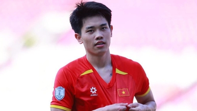 Dinh Bac, yardım amaçlı düzenlenen futbol maçında 4 gol attı ve 60 milyon VND bağışladı.
