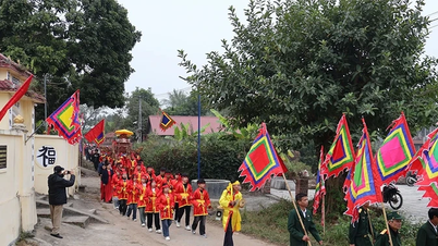 Bahar Festivalini kutlamak için köye geri dönmek