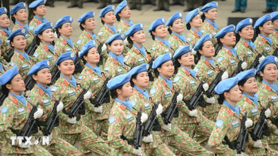 Affirmer le rôle constructif et les contributions des femmes dans l'armée à la paix et à la sécurité.