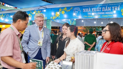 Ho Chi Minh-stad: De boekenstraat ter gelegenheid van het Chinese Nieuwjaar heeft na 5 dagen bijna 5 miljard VND opgebracht.