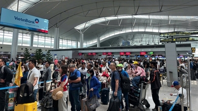旧正月5日目、タンソンニャット空港は約17万人の乗客を迎え、再び交通渋滞が起きた。