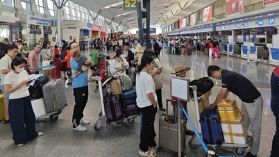 On the 5th day of Tet (Lunar New Year), Tan Son Nhat Airport continued to receive 170,000 passengers, and airfares to the South were expensive.