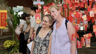 Turismen i Ho Chi Minh-byen blomstrer i begynnelsen av våren.