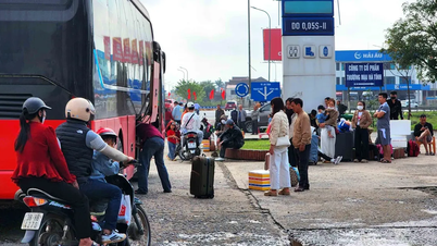 Ha Tinh tartományban az emberek nehezen tudják elérni a délre és északra tartó buszokat Tet után.