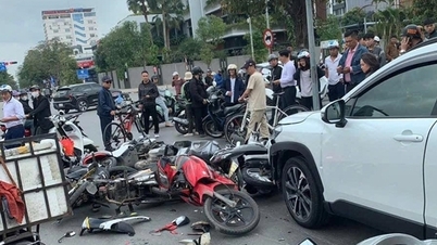 تسبب سائق يبلغ من العمر 62 عامًا في اصطدام متسلسل بعشر دراجات نارية، مما أسفر عن إصابة 13 شخصًا.
