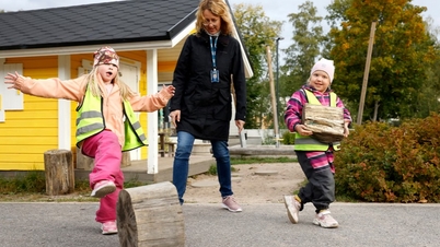 Finska förskolebarn får en "skogsvaccindos".