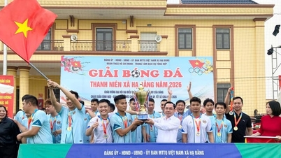 Ha Bang Komünü: Yeni Yıl ve Ay Takvimi Yeni Yılı kutlamaları kapsamında düzenlenen Gençlik Futbol Turnuvası ödülleri takdim edildi.