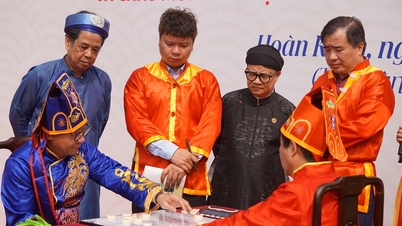 İlk insan satranç müsabakası Dong Kinh Nghia Thuc Meydanı'nda düzenlendi.