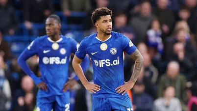 Chelsea ztrácela body, Manchester United zářil radostí.