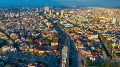 Hai Phong mengembangkan ruang pembangunan bandarnya ke arah laut.