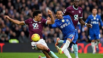 ក្រុម Chelsea បាន​ត្រឹម​ស្មើ​ជាមួយ​ក្រុម Burnley ដែល​ធ្វើ​ឲ្យ​ពួកគេ​ខកខាន​ឱកាស​ឡើង​ទៅ​កាន់​ក្រុម​កំពូល​ទាំង​បួន​នៃ​ក្របខ័ណ្ឌ Premier League។